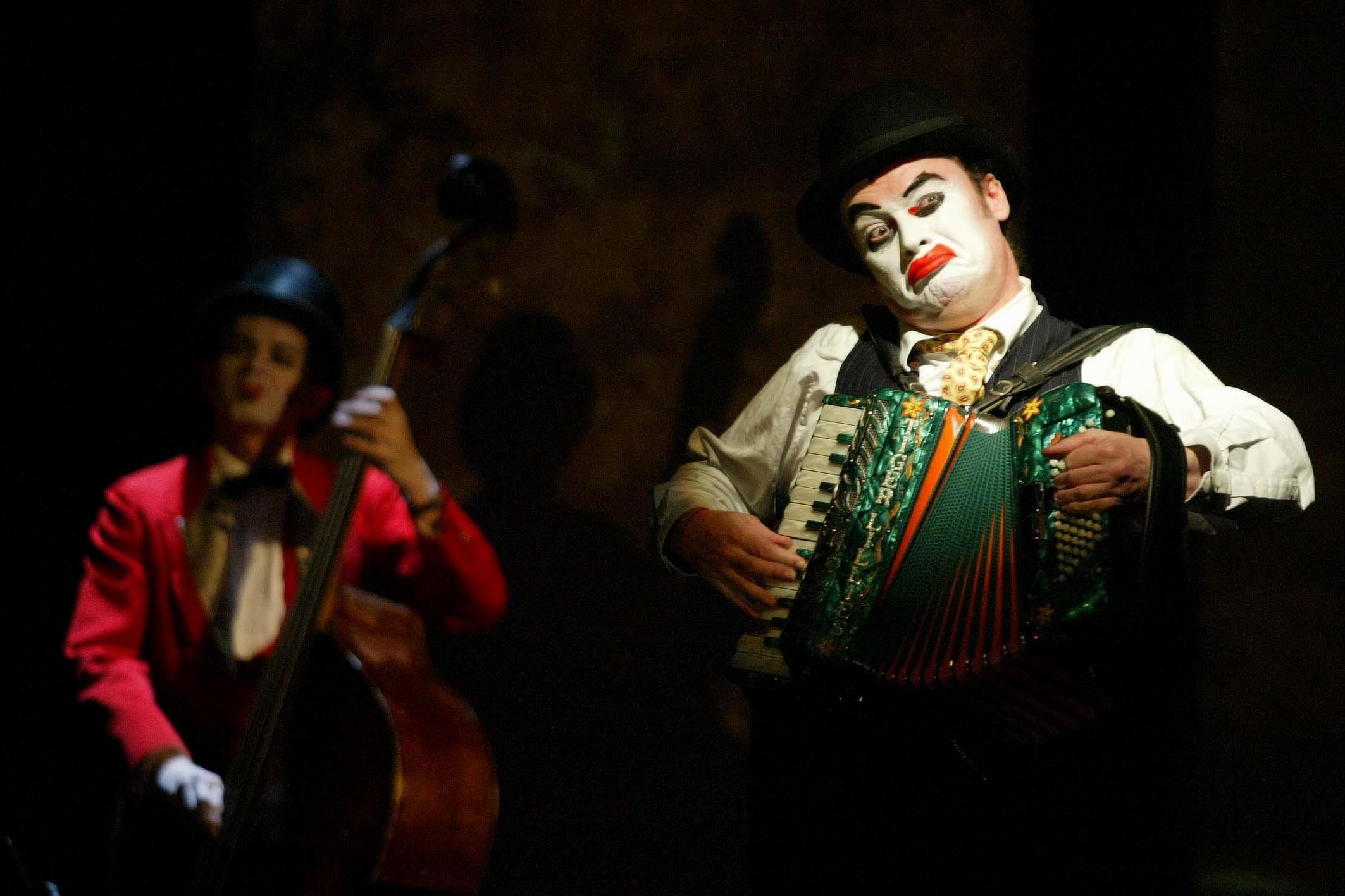 Tiger lillies слушать. Madame Piaf the Tiger Lillies поп2016. Madame Piaf the Tiger Lillies. Tiger Lillies two Penny Opera. The Tiger Lillies old.